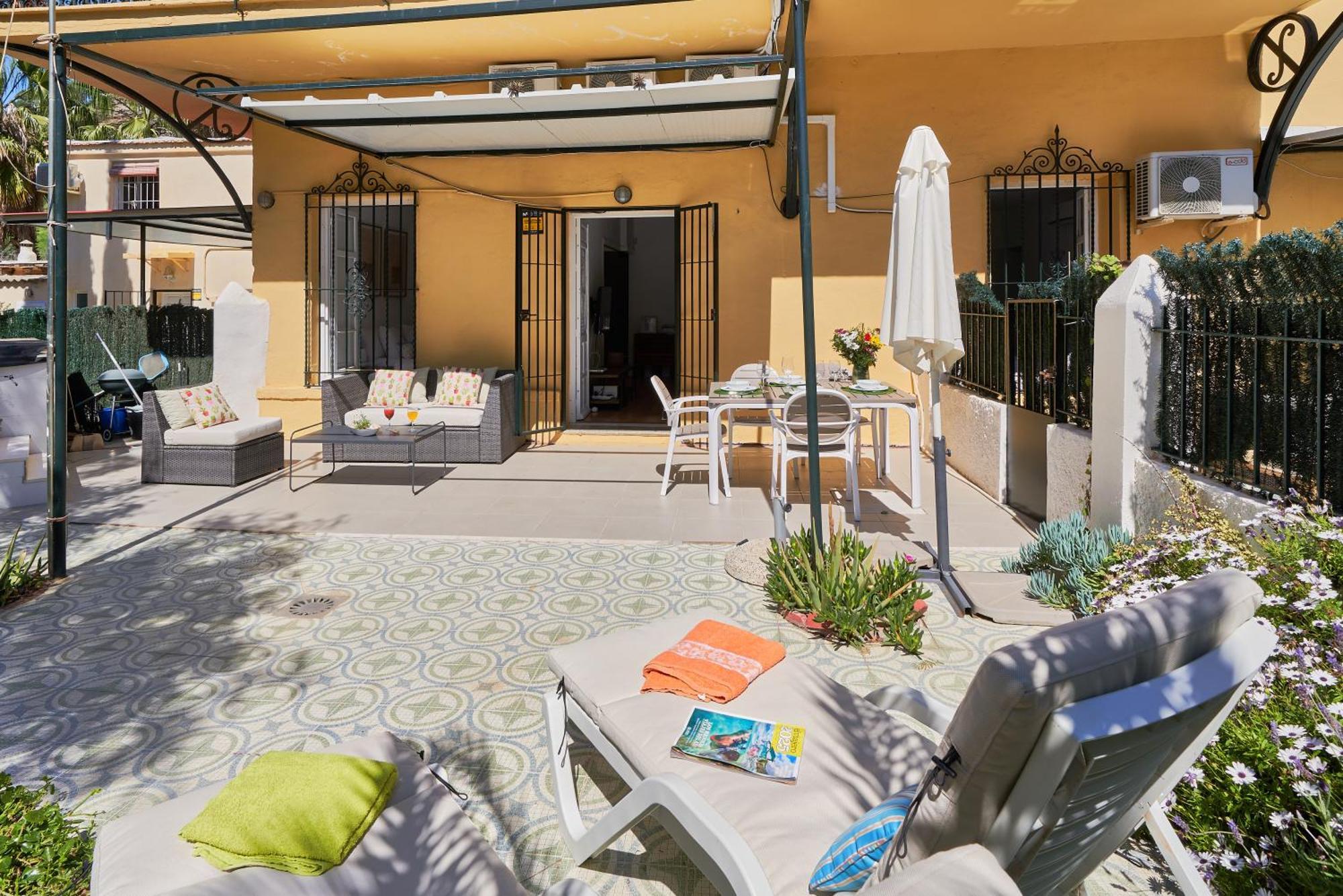Villa Rosita Suites En Playa De La Malagueta Con Terraza Malaga Exterior photo