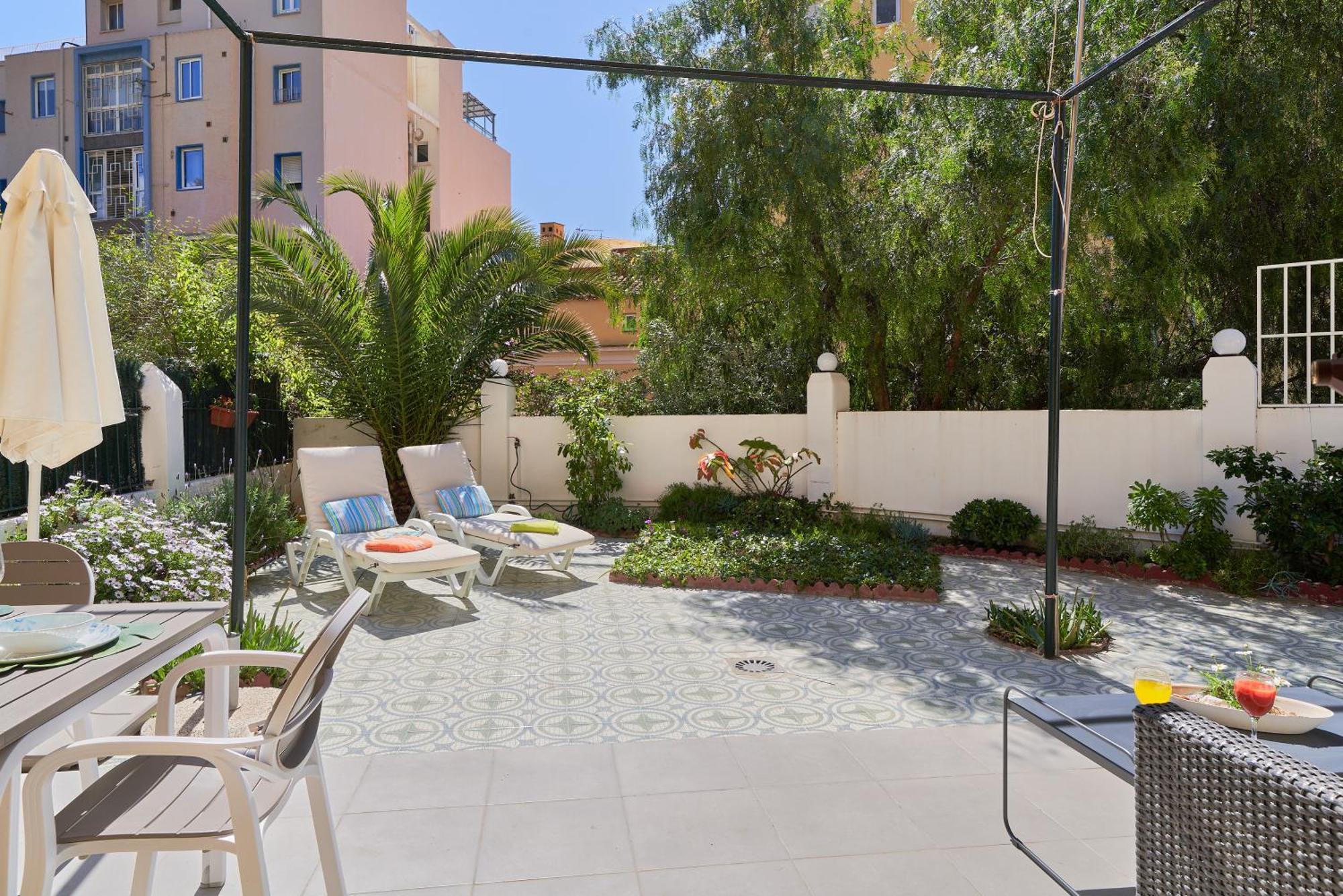 Villa Rosita Suites En Playa De La Malagueta Con Terraza Malaga Exterior photo